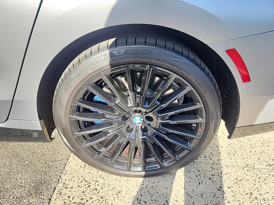 2025 BMW 7 Series 760i xDrive AWD