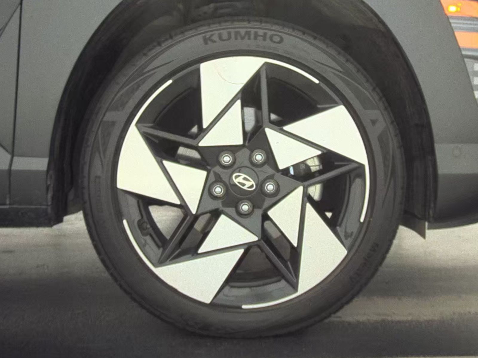 2024 Hyundai Kona Limited FWD