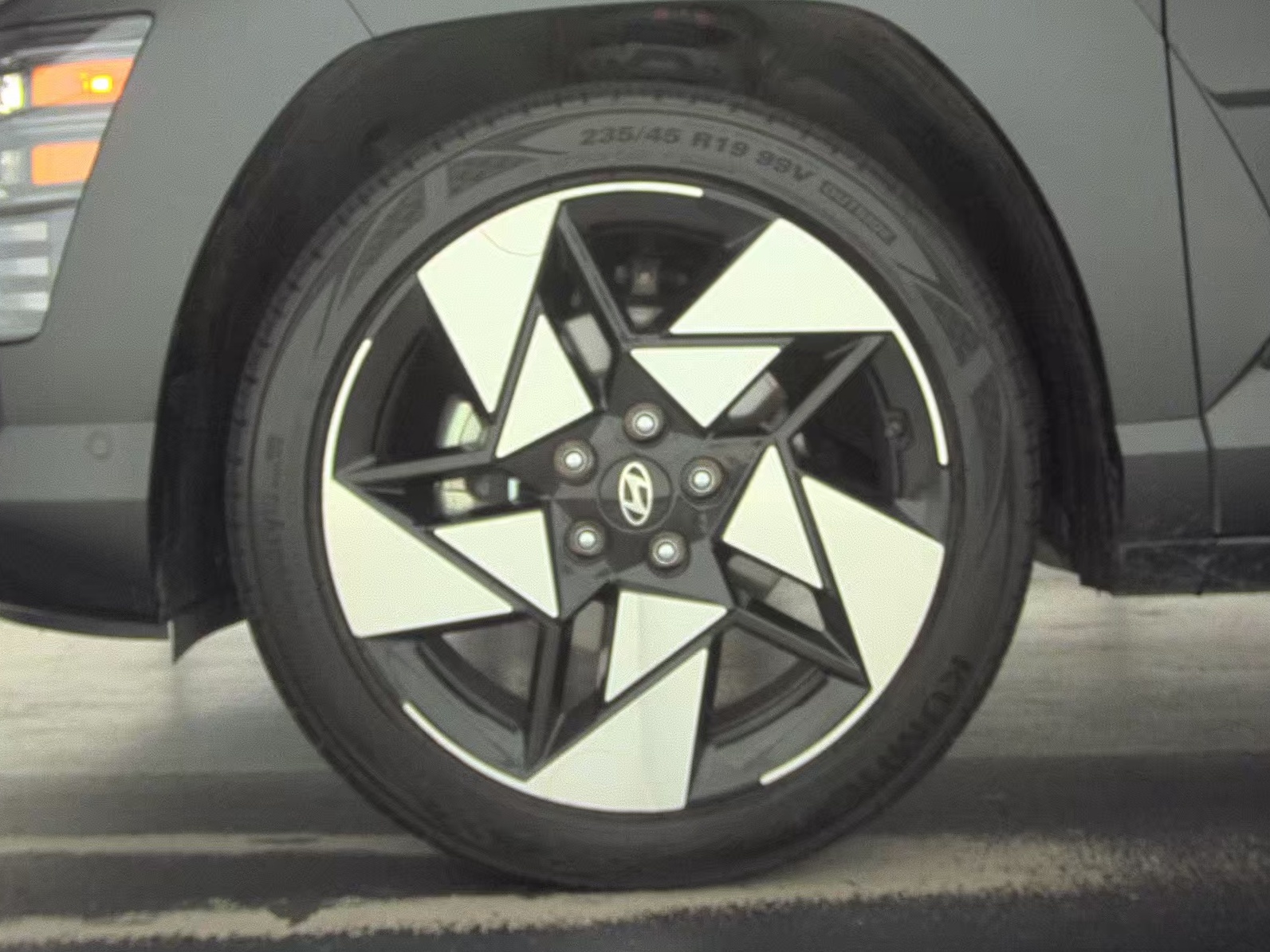 2024 Hyundai Kona Limited FWD