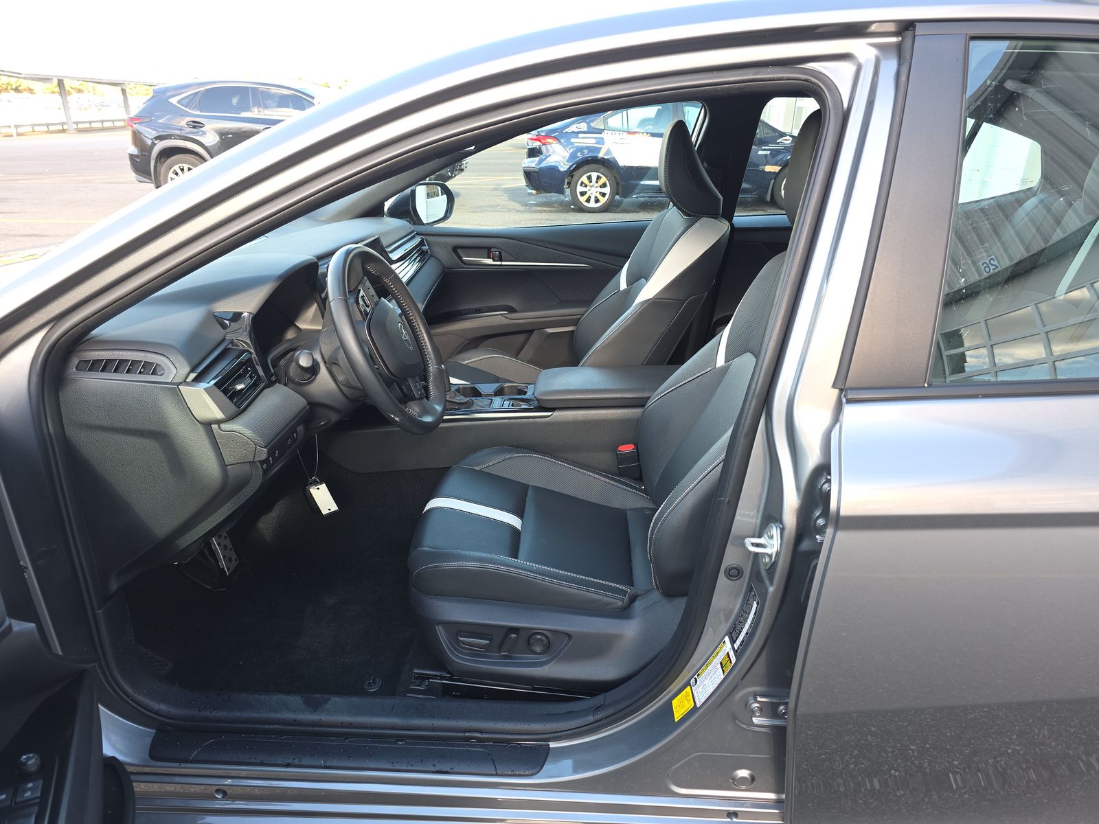 2025 Toyota Camry SE AWD