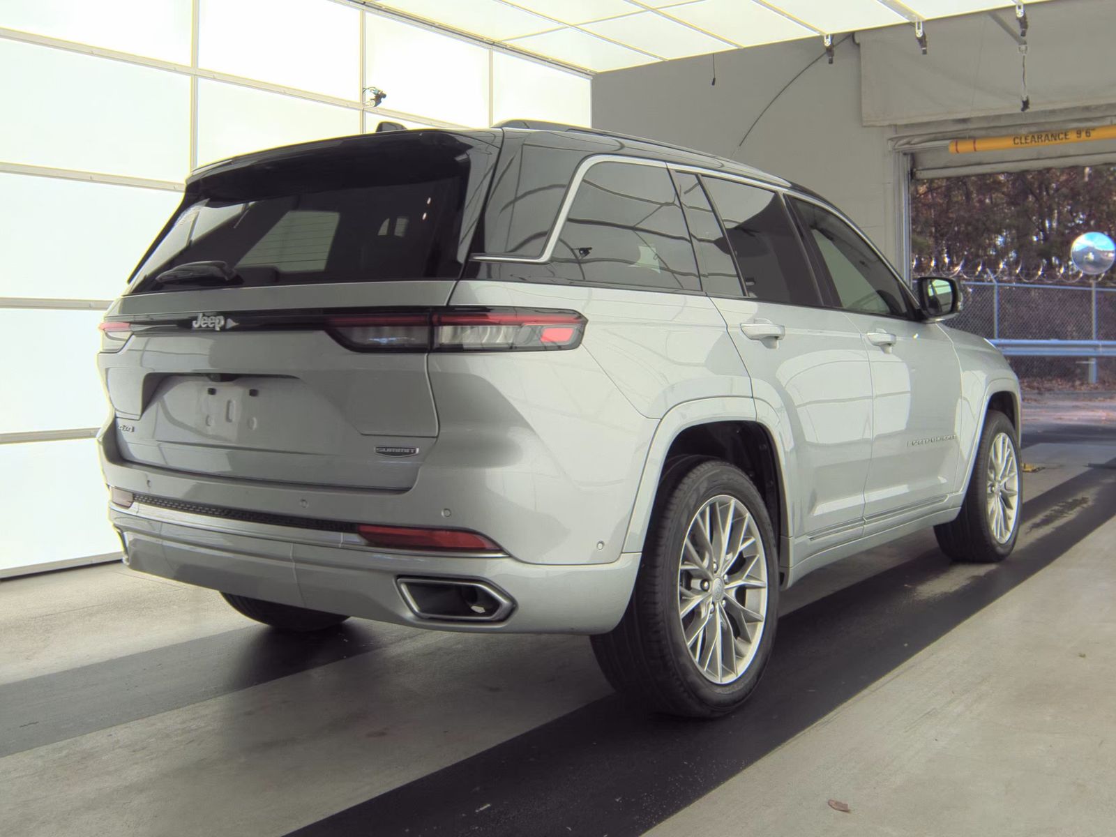 2025 Jeep Grand Cherokee Summit AWD
