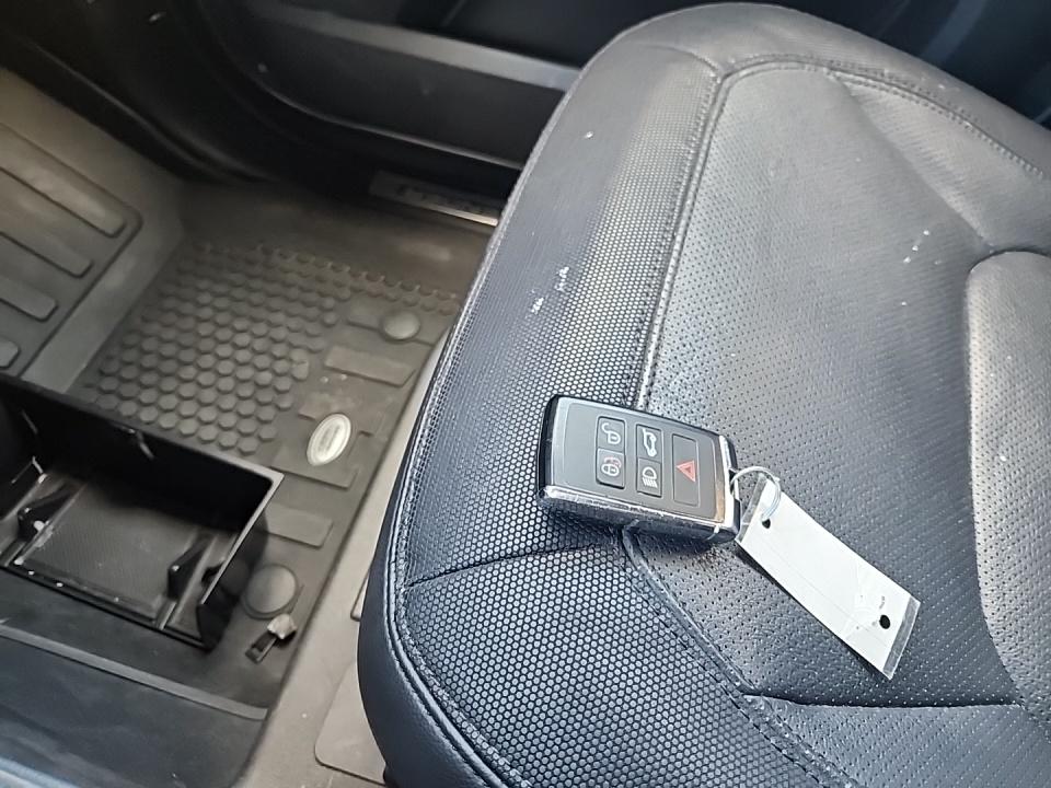 2023 Land Rover Defender 110 X-Dynamic SE AWD