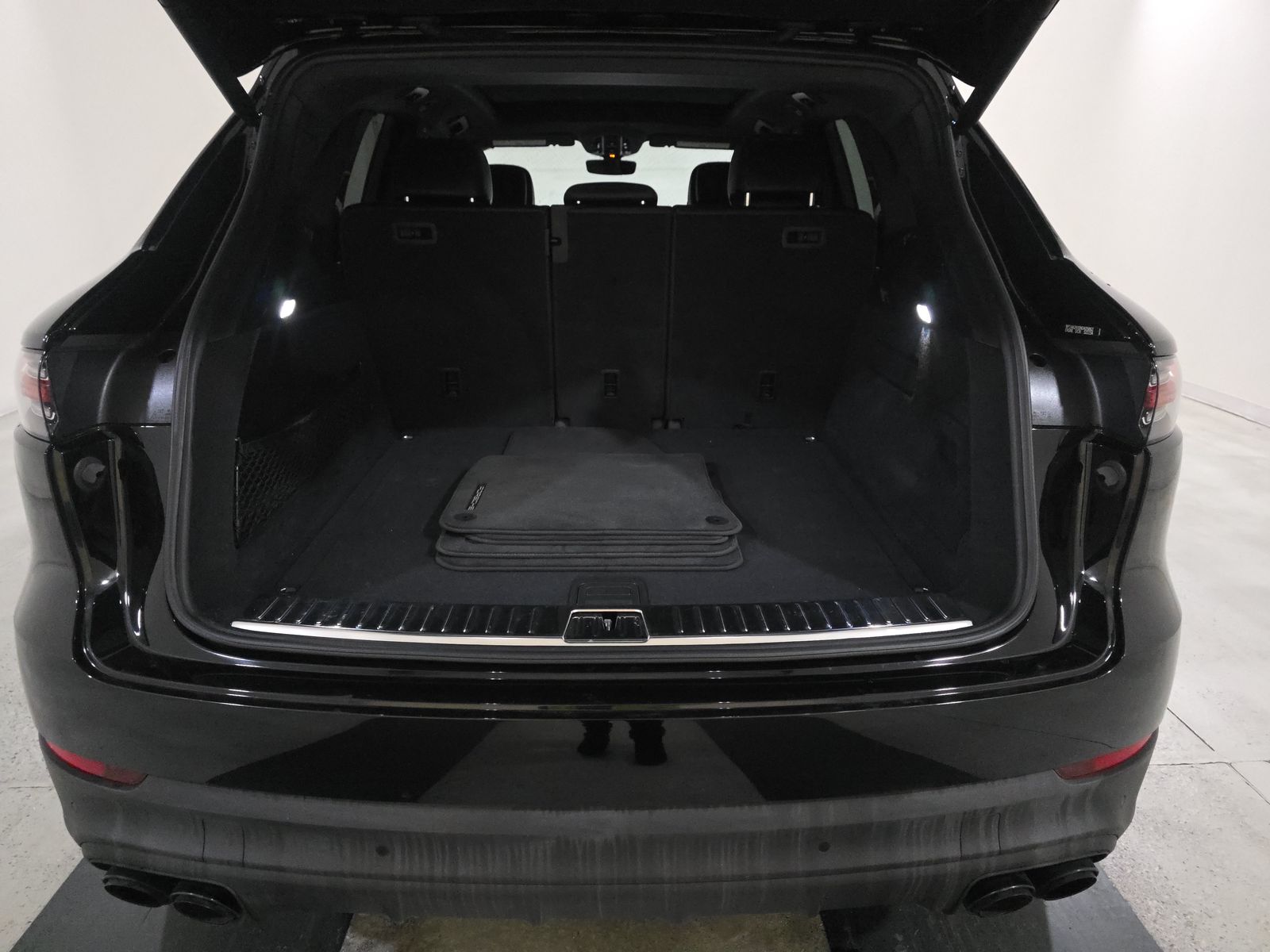 2022 Porsche Cayenne Platinum Edition AWD