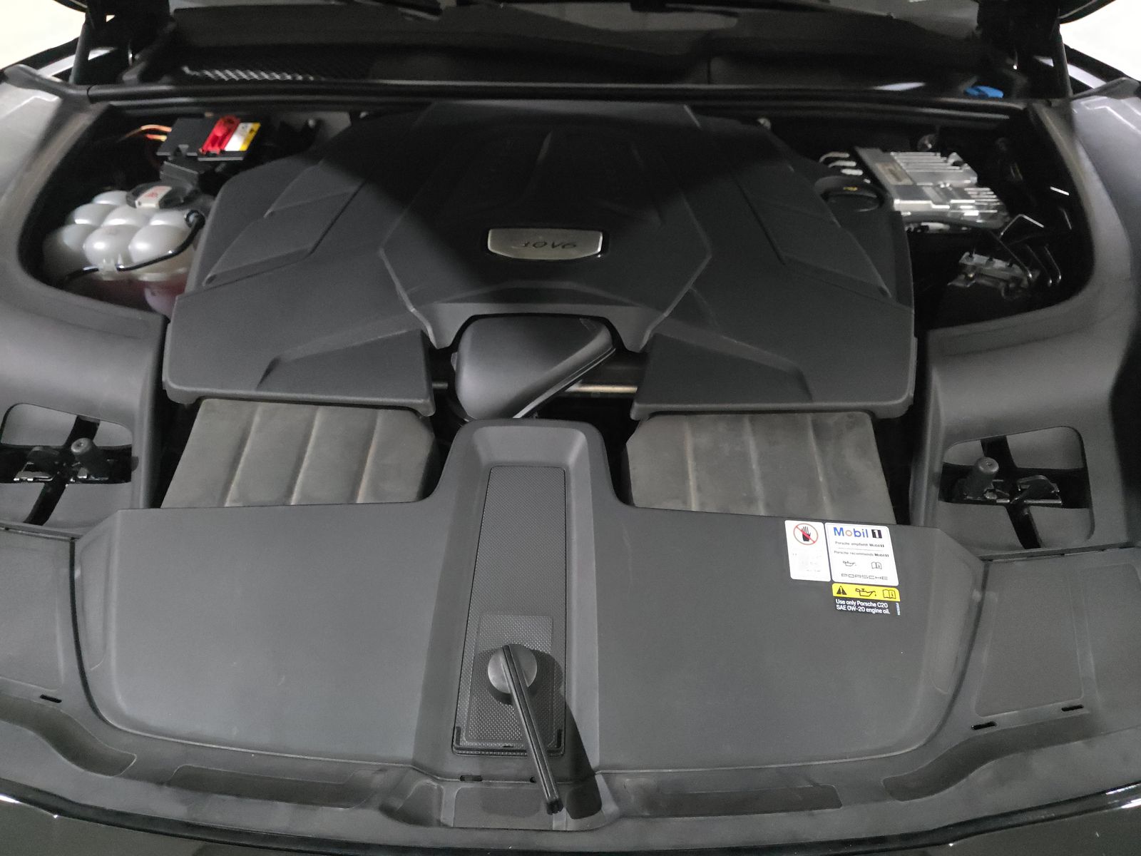 2022 Porsche Cayenne Platinum Edition AWD