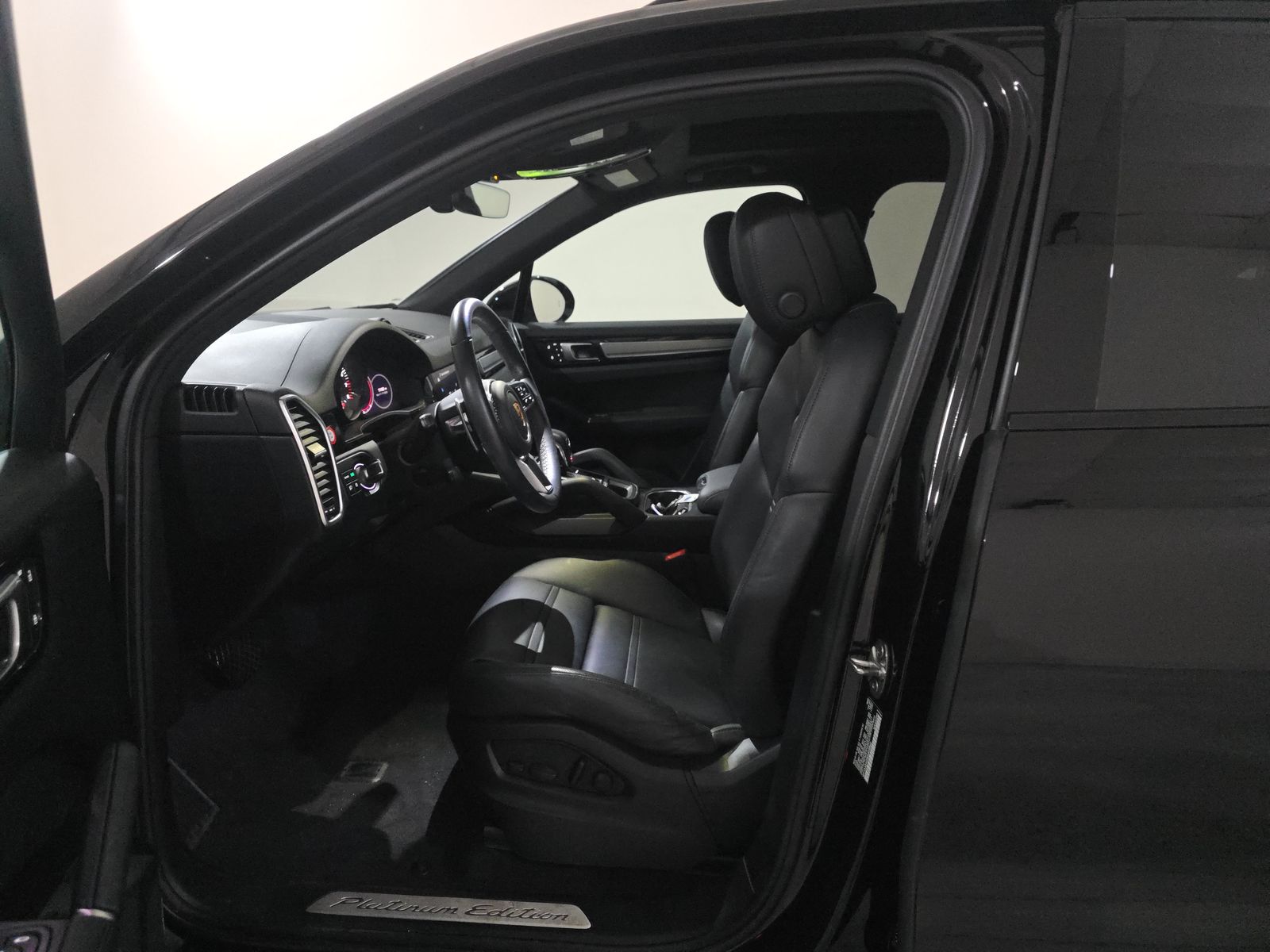 2022 Porsche Cayenne Platinum Edition AWD