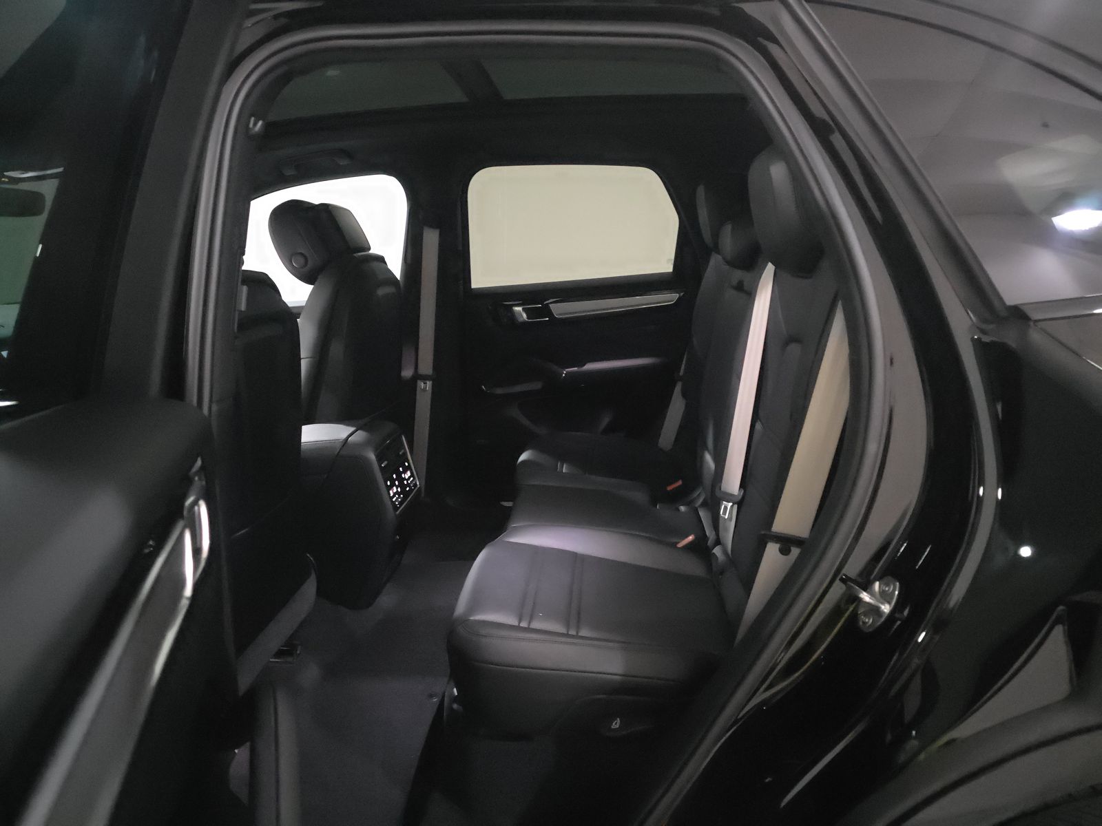 2022 Porsche Cayenne Platinum Edition AWD