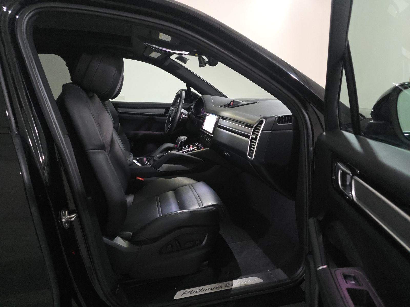 2022 Porsche Cayenne Platinum Edition AWD