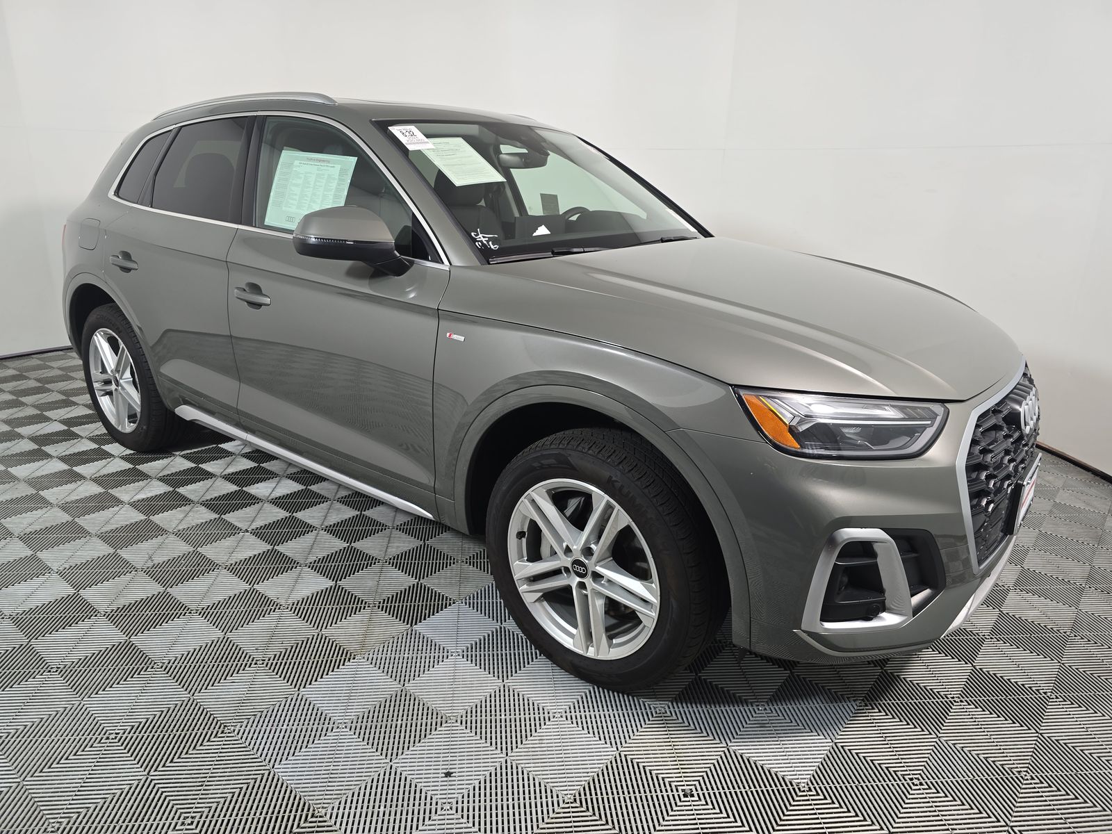 2024 Audi Q5 e Plug-In Hybrid S line Premium Plus AWD