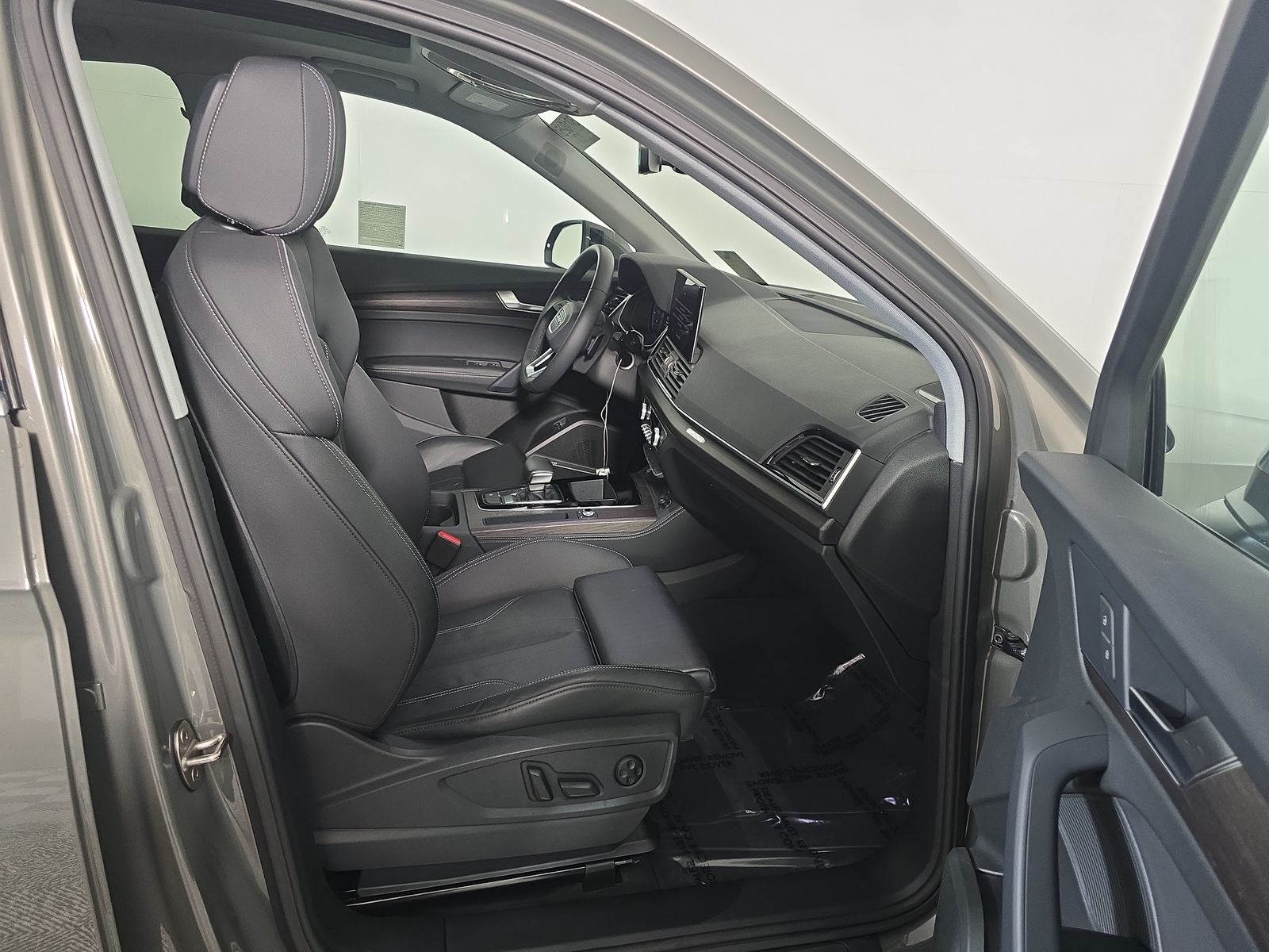 2024 Audi Q5 e Plug-In Hybrid S line Premium Plus AWD