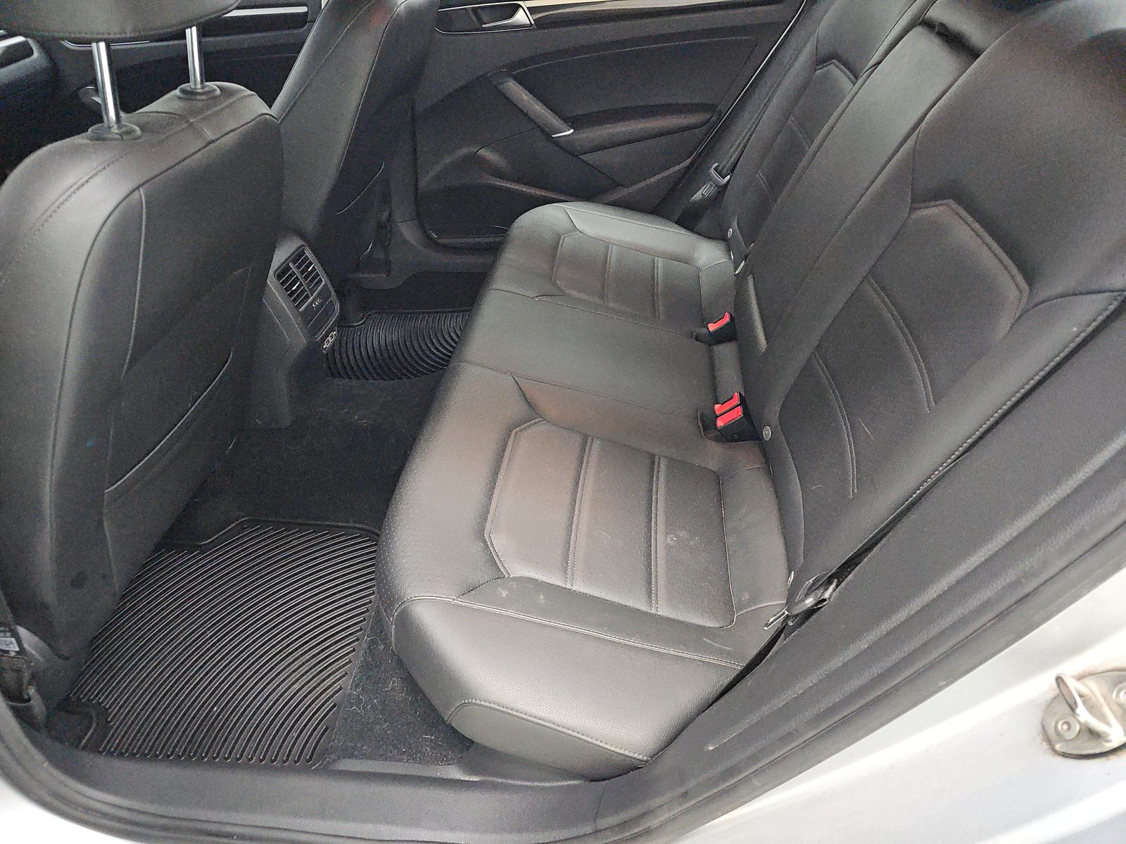 2019 Volkswagen Passat 2.0T SE R-Line FWD