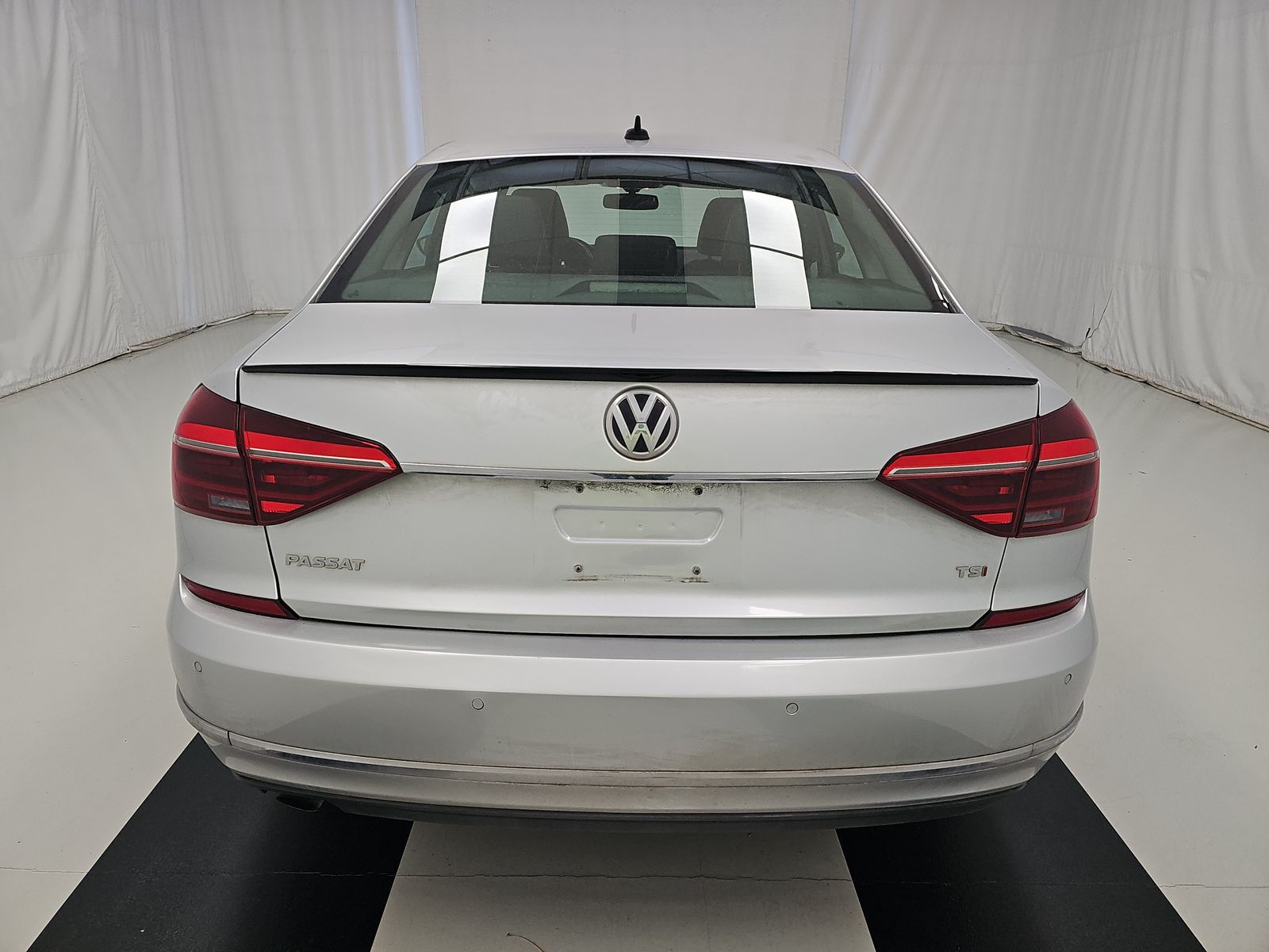 2019 Volkswagen Passat 2.0T SE R-Line FWD