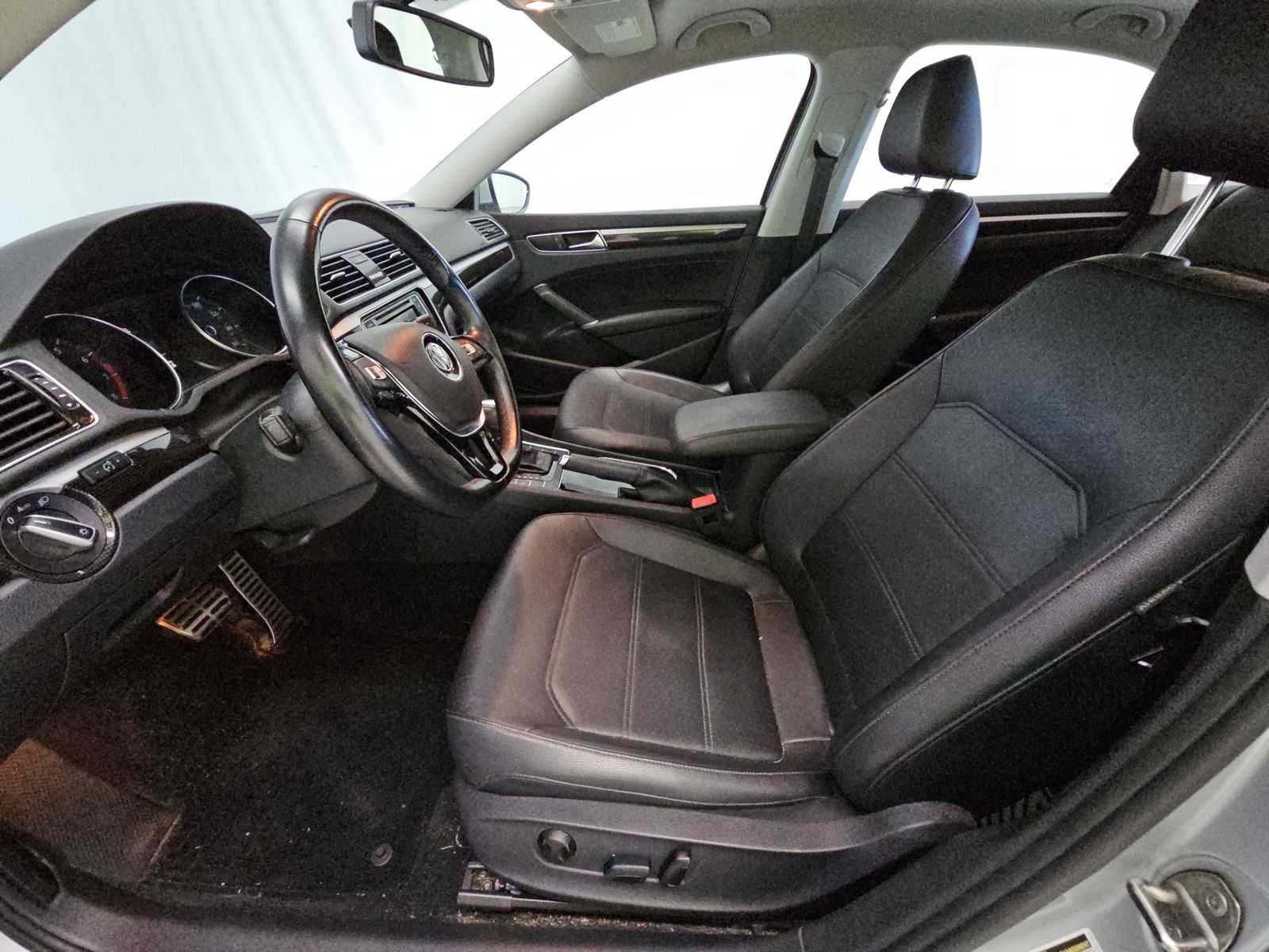 2019 Volkswagen Passat 2.0T SE R-Line FWD