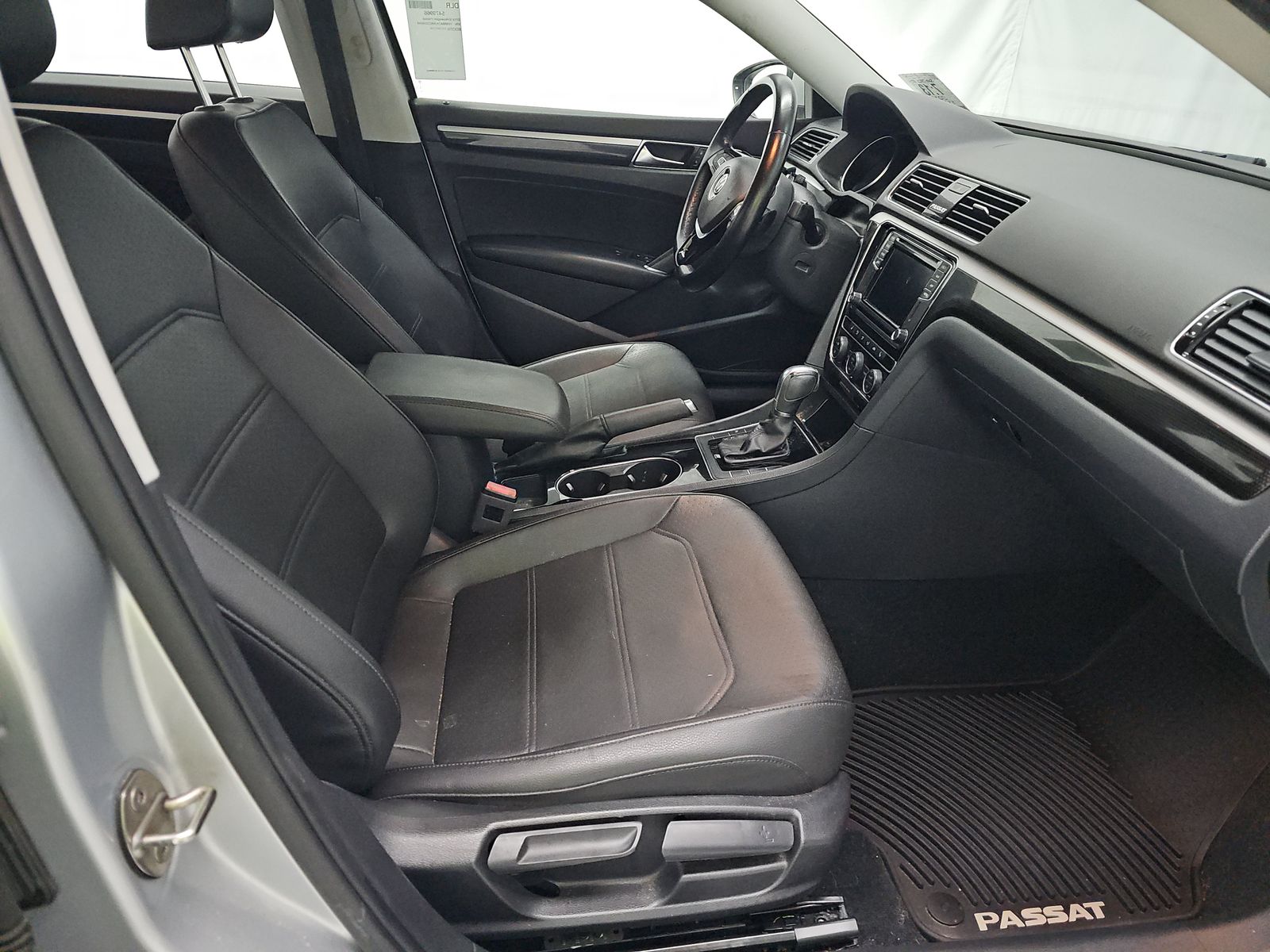 2019 Volkswagen Passat 2.0T SE R-Line FWD