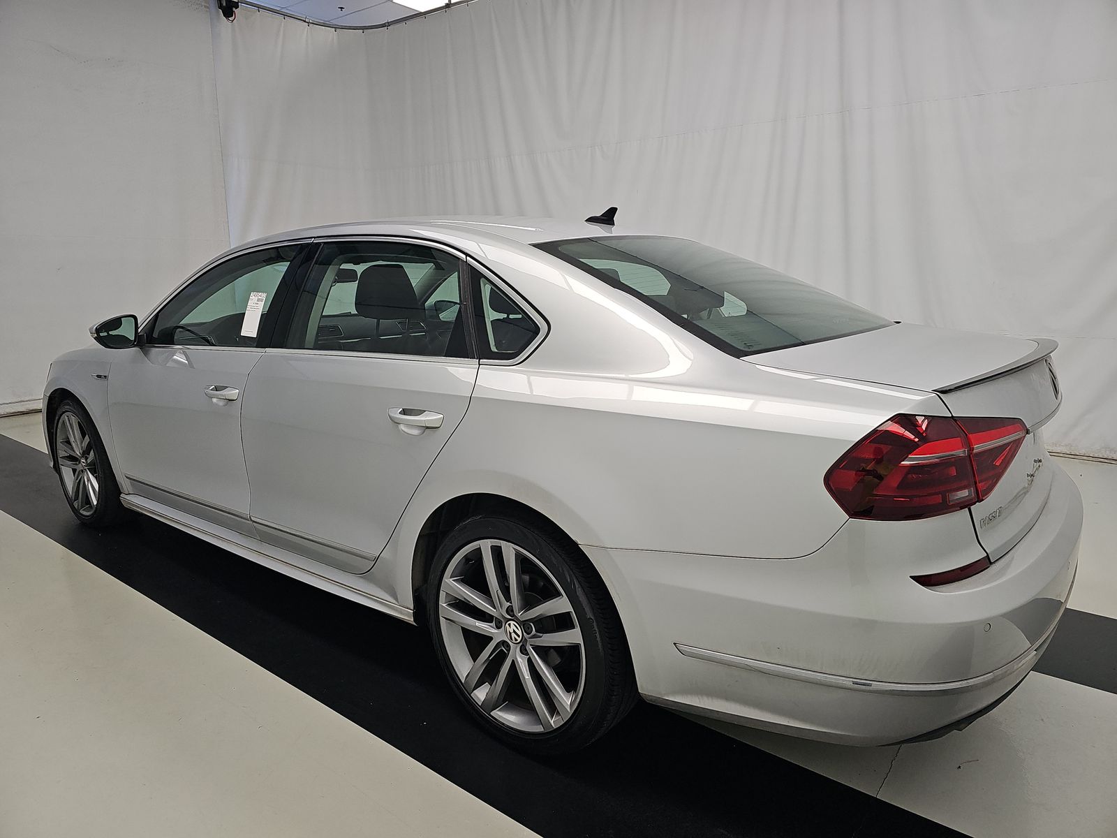 2019 Volkswagen Passat 2.0T SE R-Line FWD