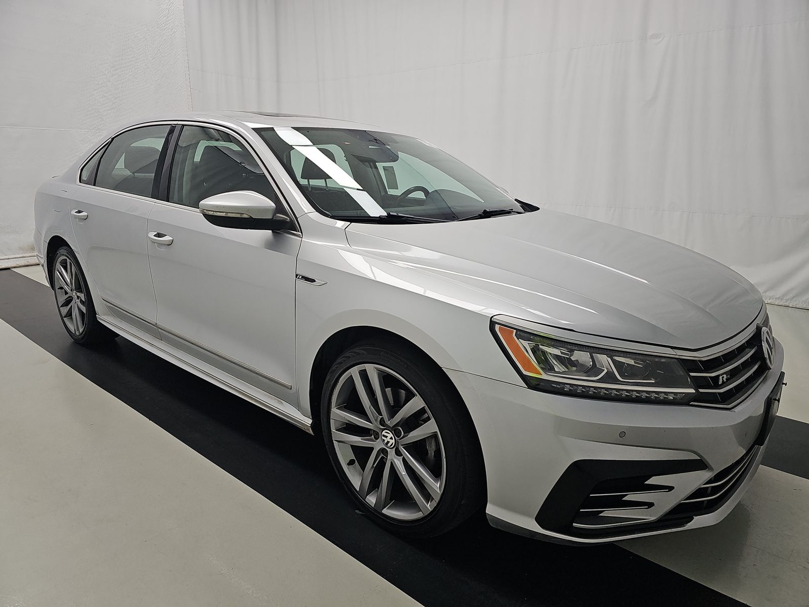 2019 Volkswagen Passat 2.0T SE R-Line FWD