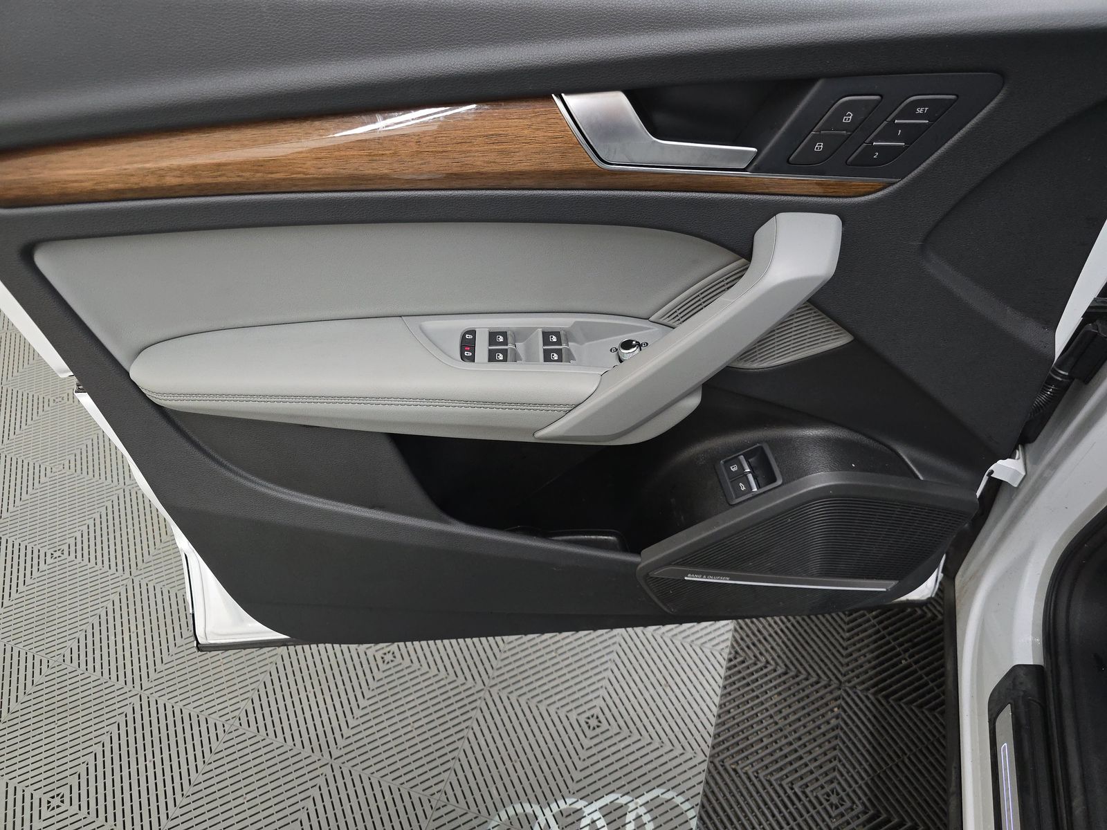 2024 Audi Q5 e Plug-In Hybrid S line Prestige AWD