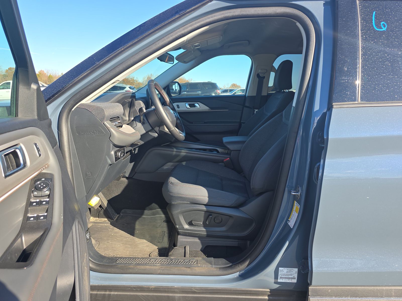 2025 Ford Explorer Active AWD