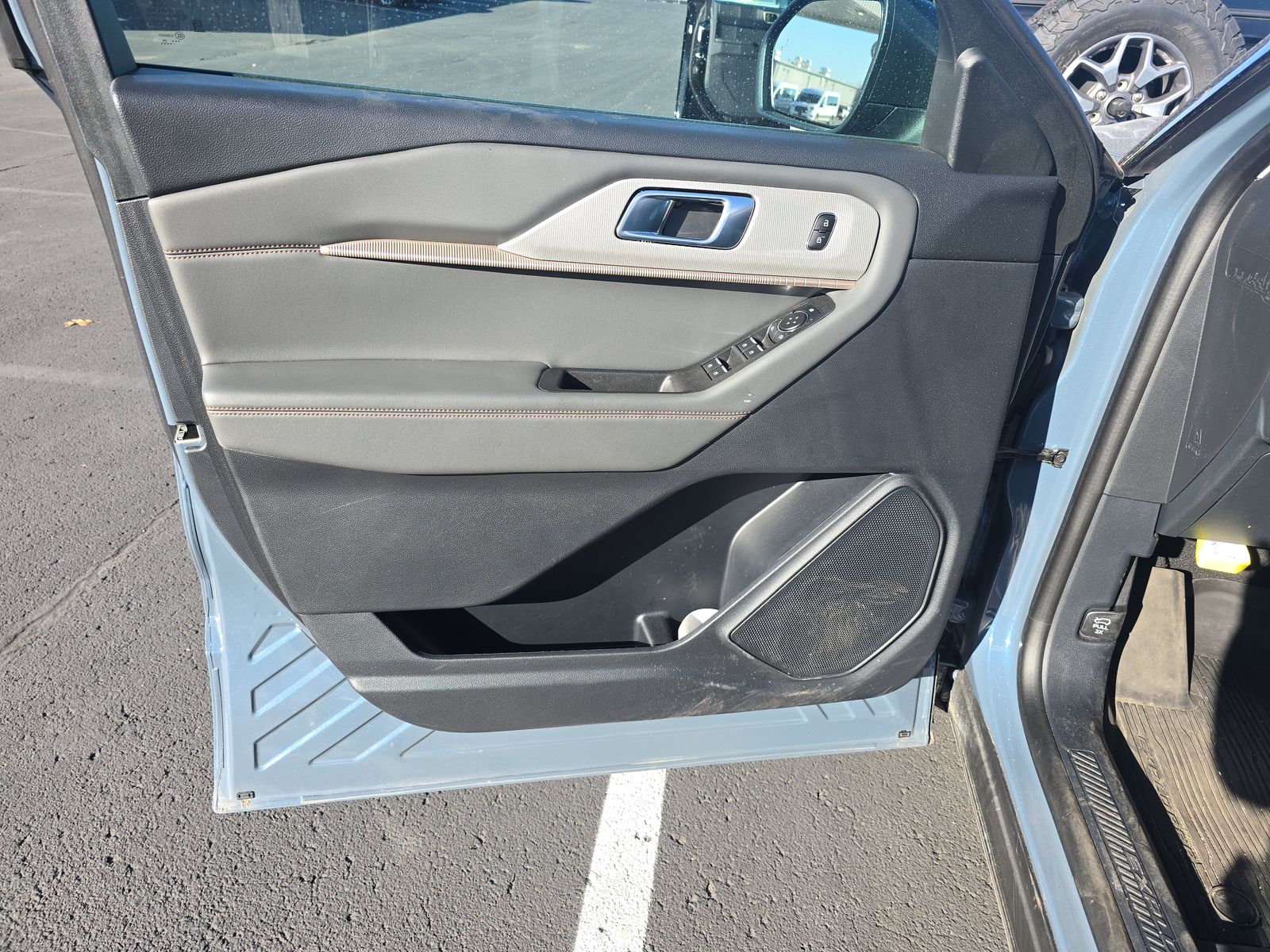 2025 Ford Explorer Active AWD