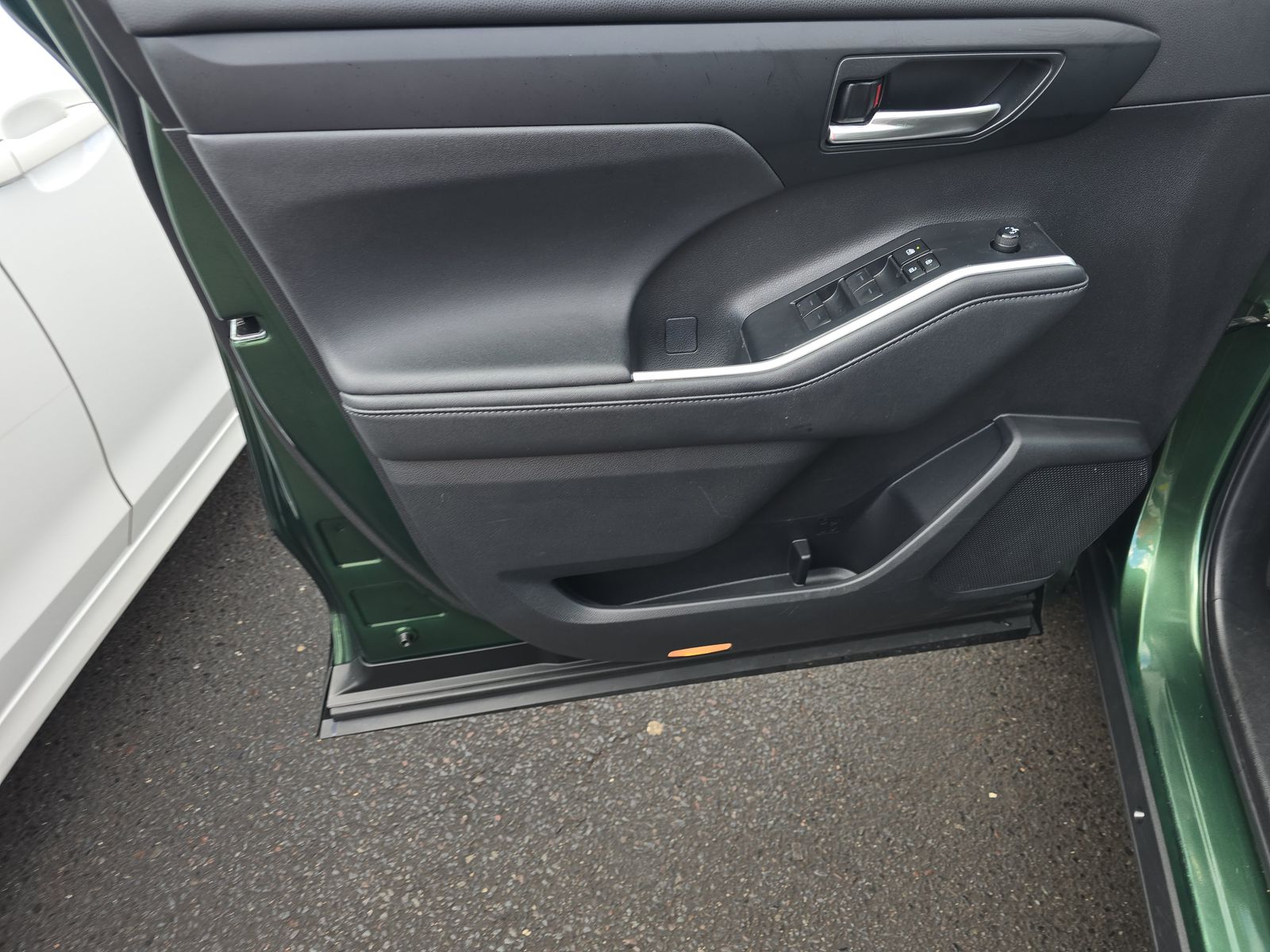 2024 Toyota Highlander XLE FWD