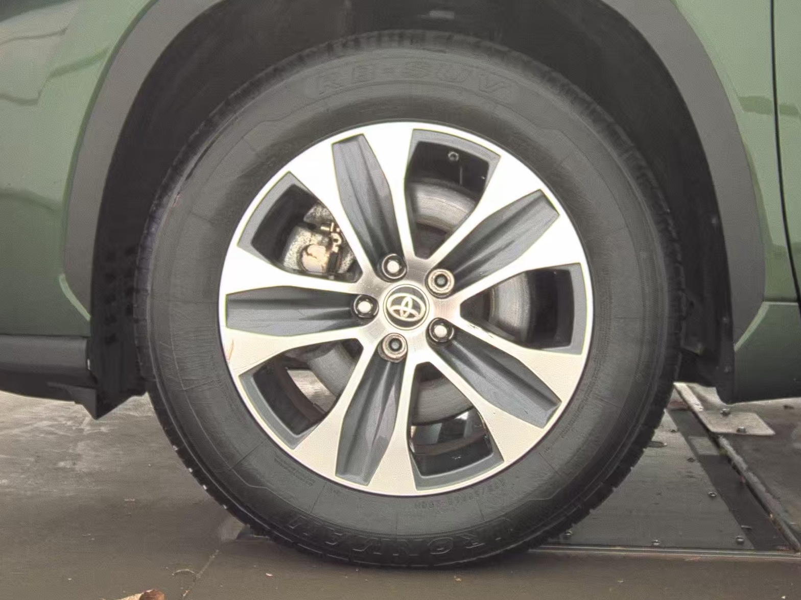 2024 Toyota Highlander XLE FWD