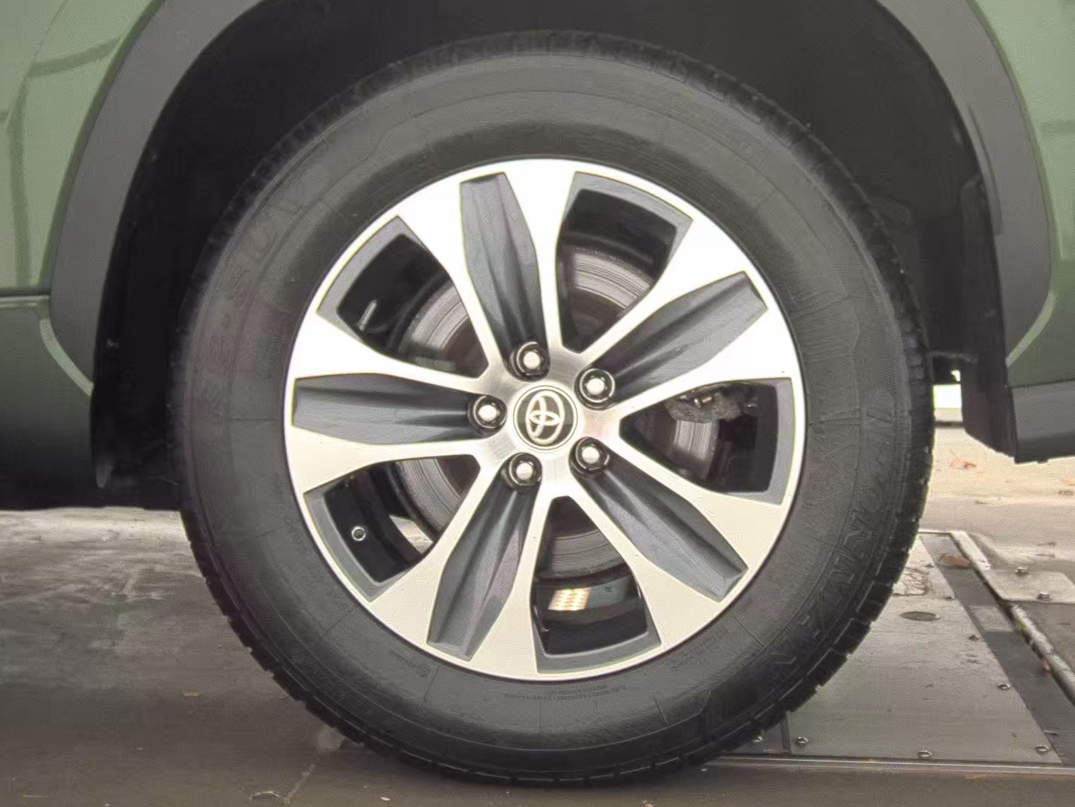 2024 Toyota Highlander XLE FWD