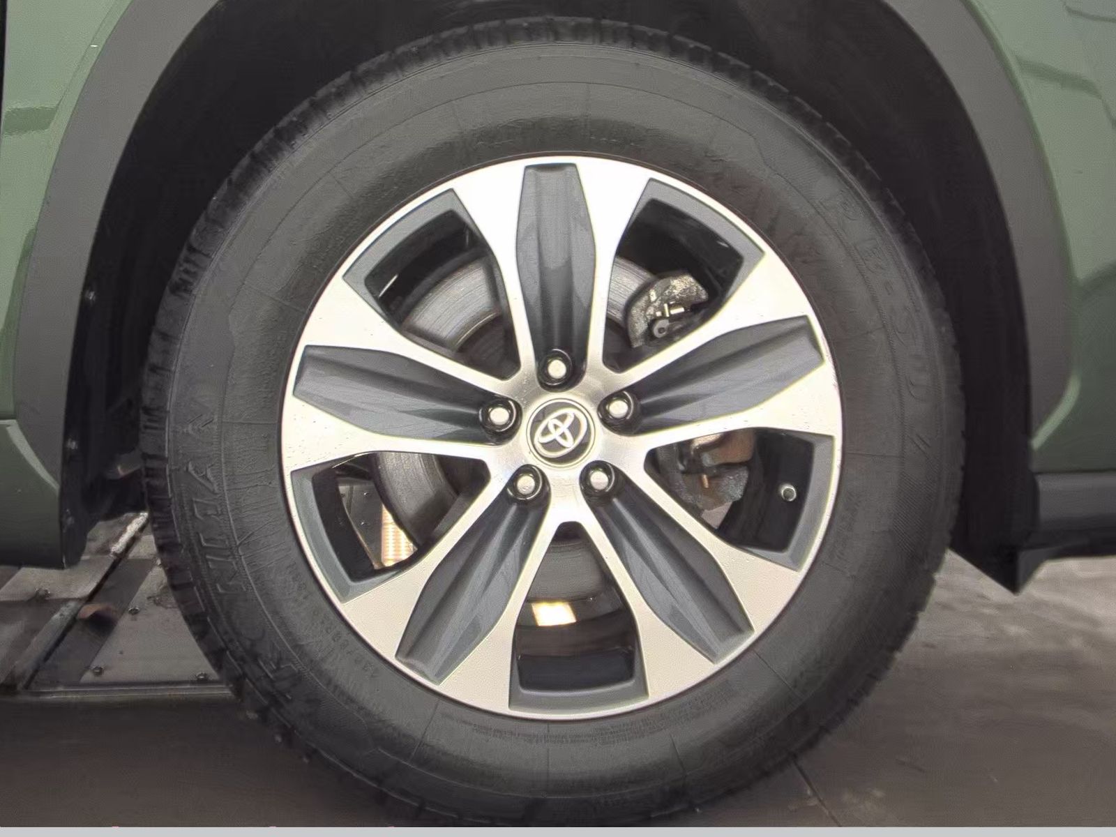 2024 Toyota Highlander XLE FWD