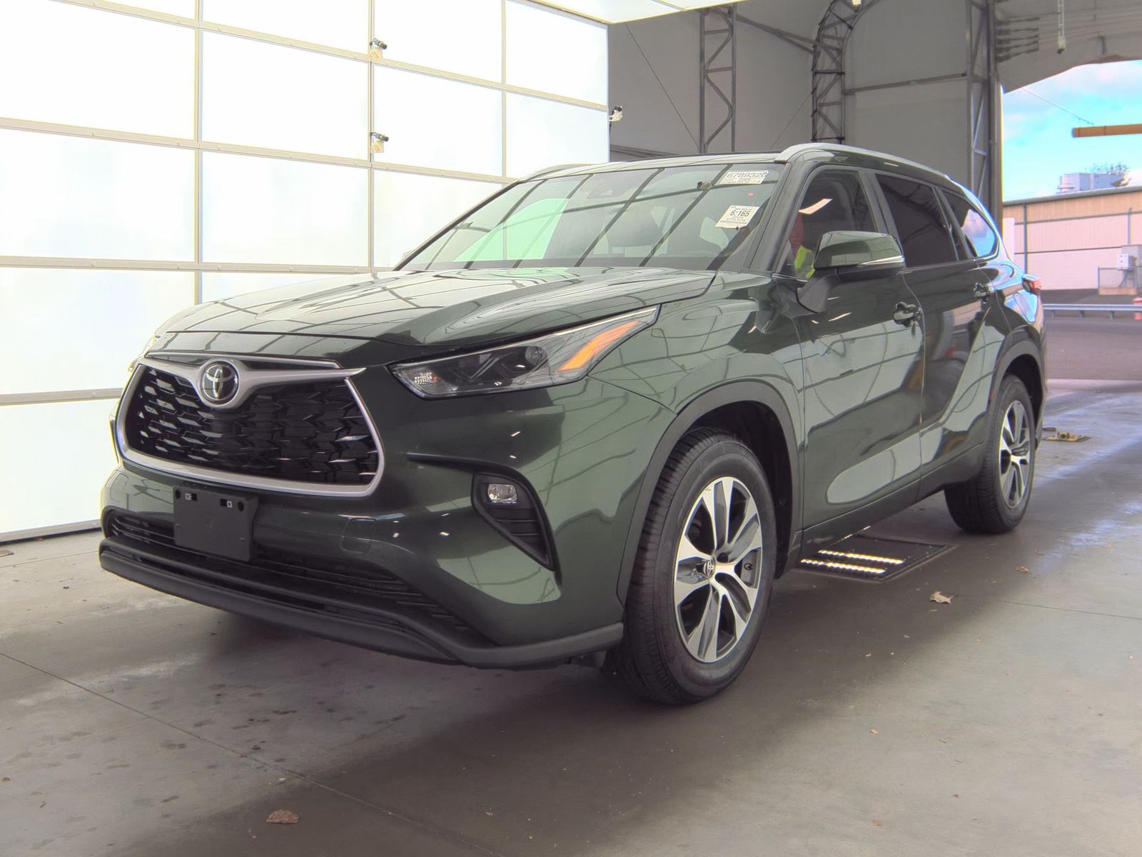 2024 Toyota Highlander XLE FWD