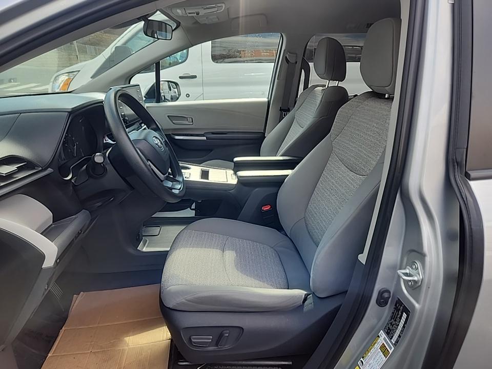 2021 Toyota Sienna LE FWD