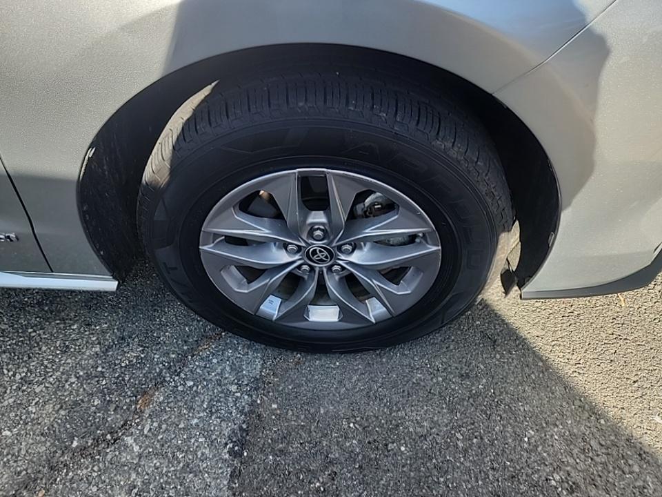 2021 Toyota Sienna LE FWD