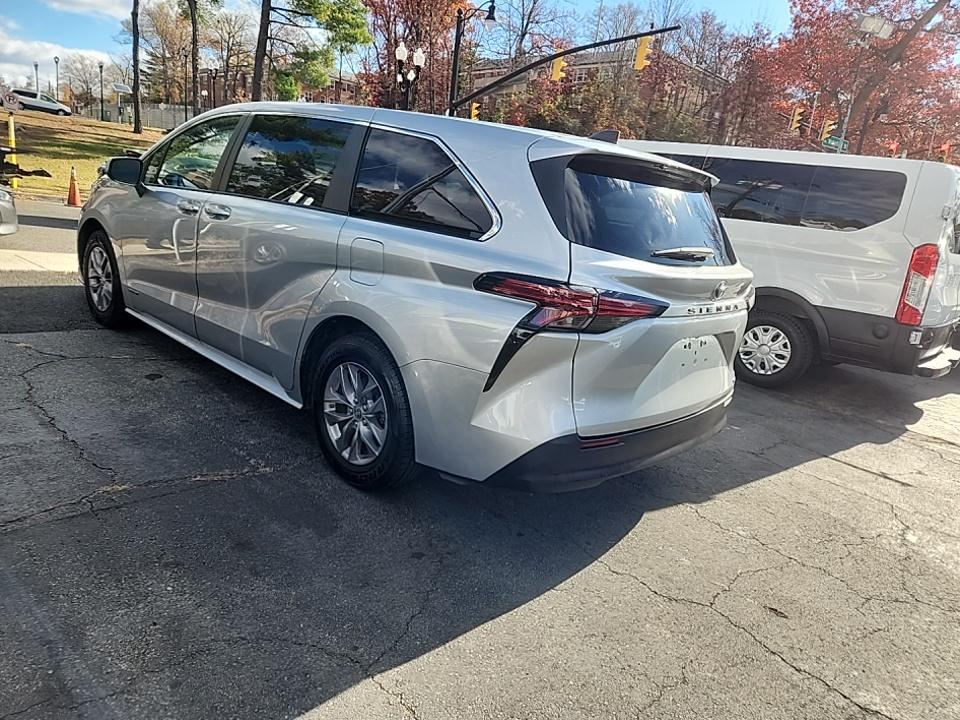2021 Toyota Sienna LE FWD