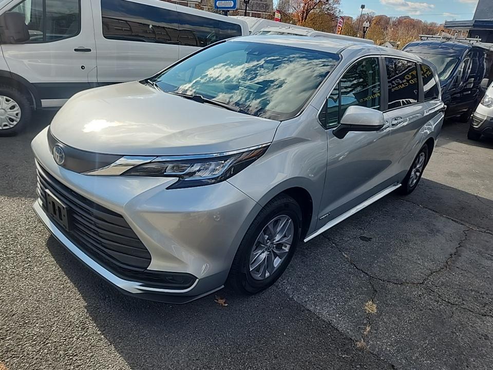 2021 Toyota Sienna LE FWD