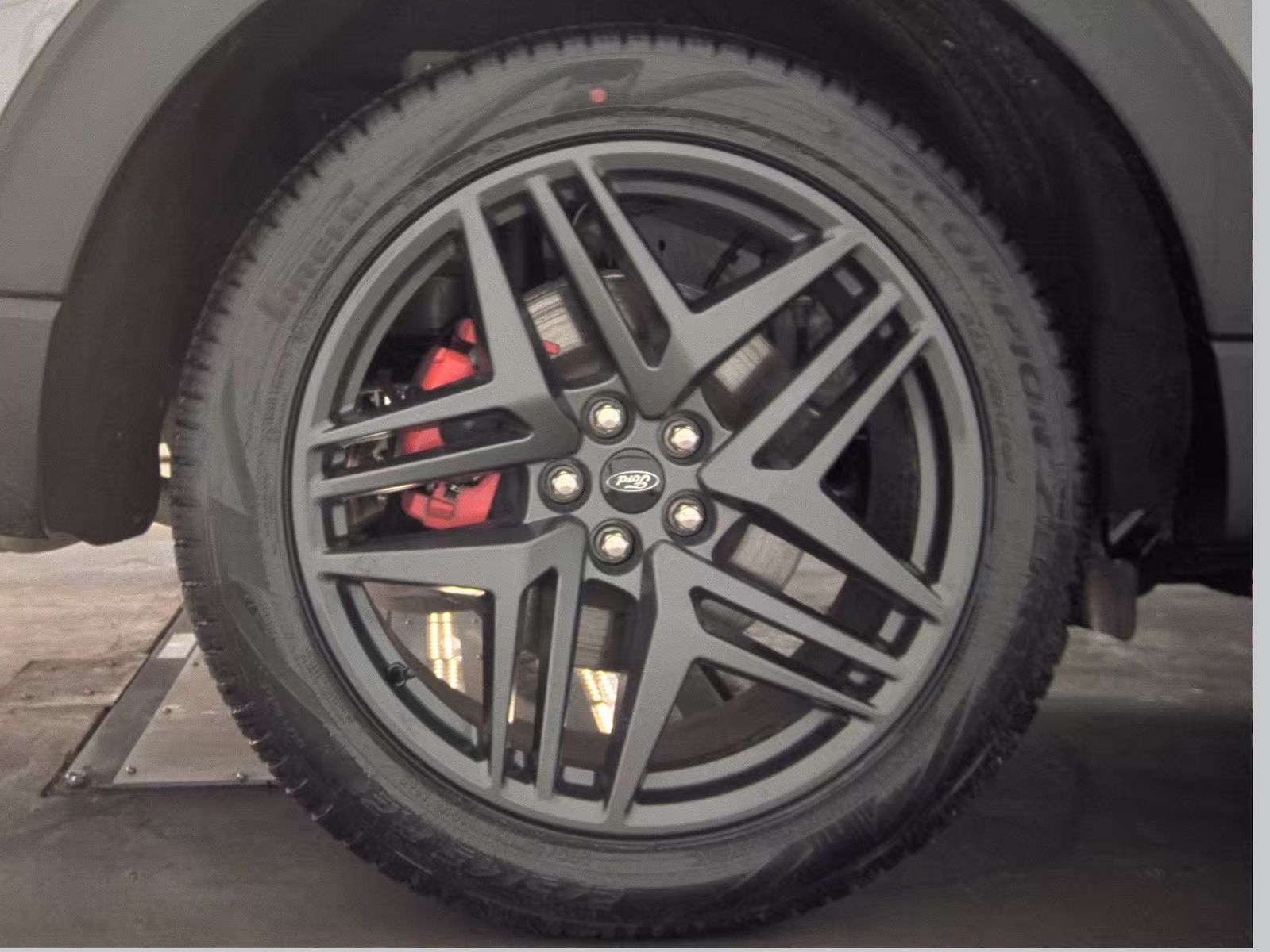 2025 Ford Explorer ST-Line AWD