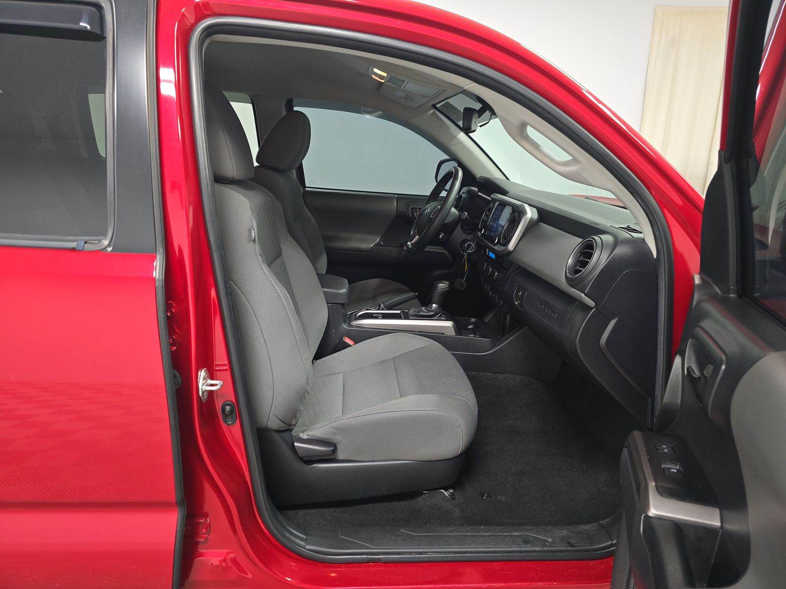 2022 Toyota Tacoma SR5 RWD