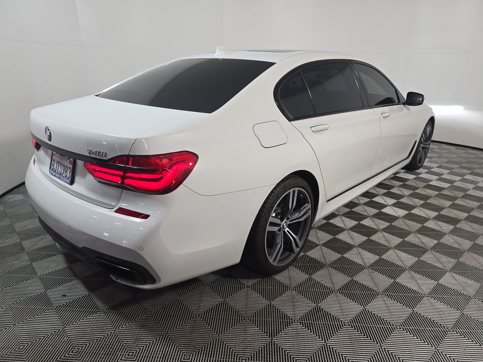2019 BMW 7 Series 740i RWD
