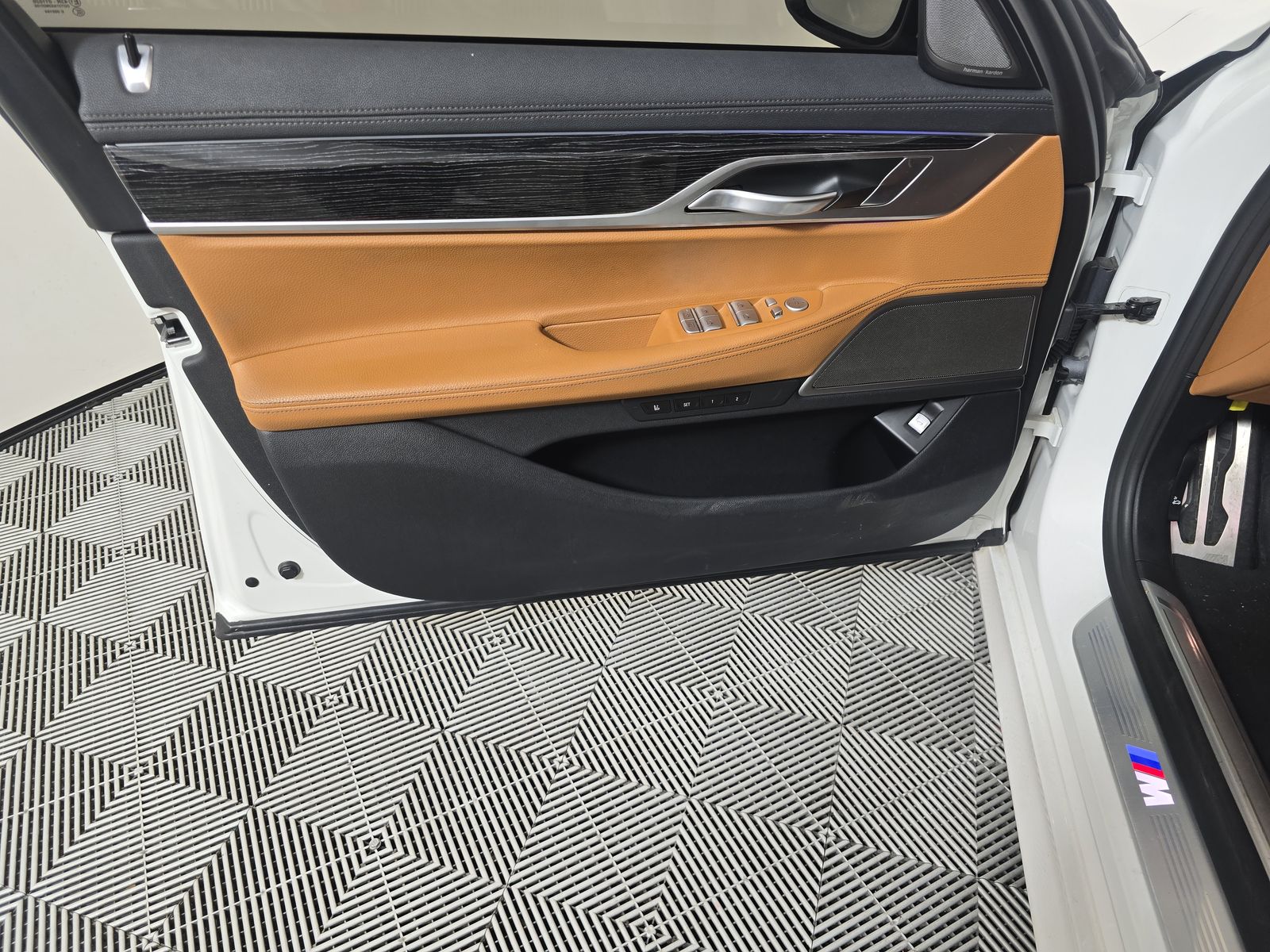 2019 BMW 7 Series 740i RWD