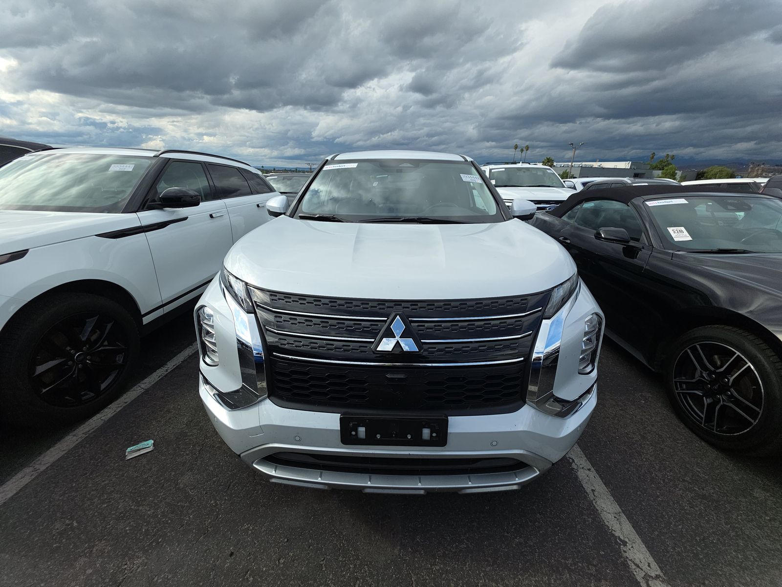 2024 Mitsubishi Outlander SE Black Edition FWD