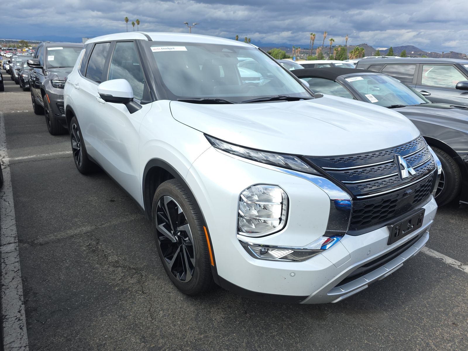 2024 Mitsubishi Outlander SE Black Edition FWD