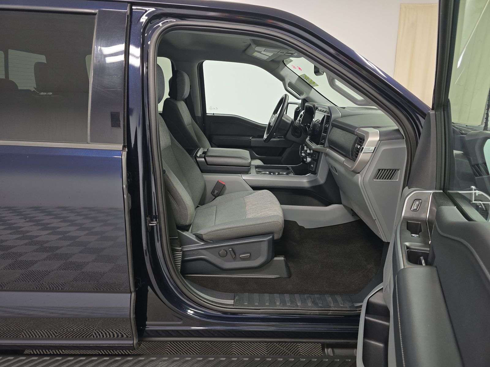 2023 Ford F-150 XLT RWD