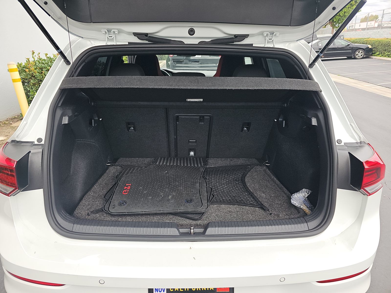 2023 Volkswagen Golf GTI 2.0T SE FWD