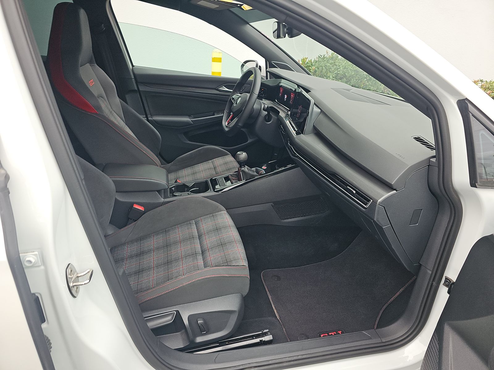 2023 Volkswagen Golf GTI 2.0T SE FWD