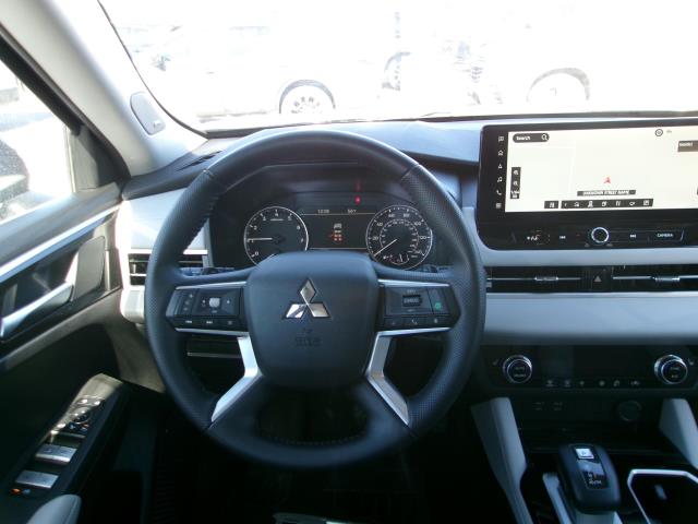 2025 Mitsubishi Outlander SE FWD