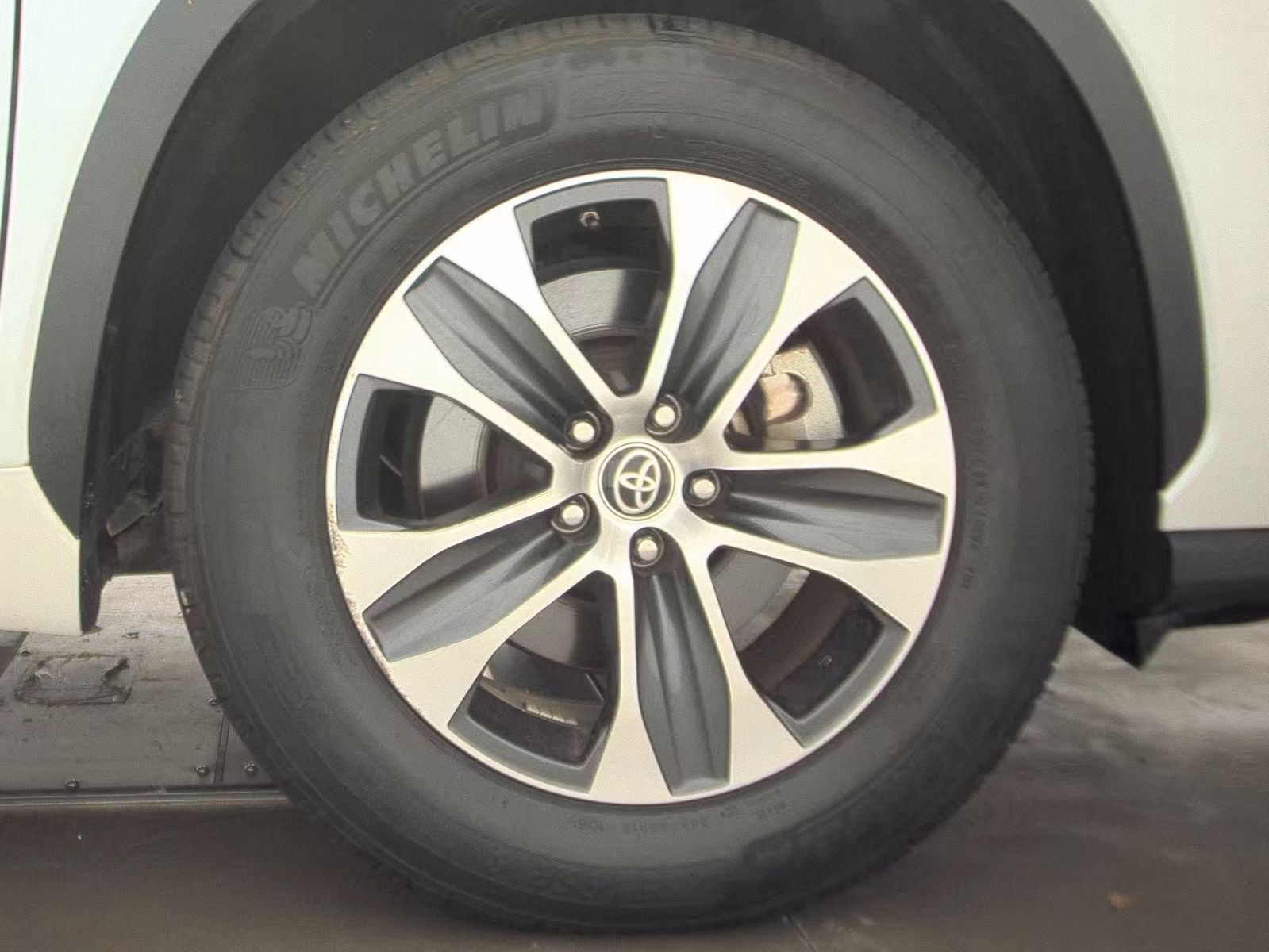 2022 Toyota Highlander XLE FWD