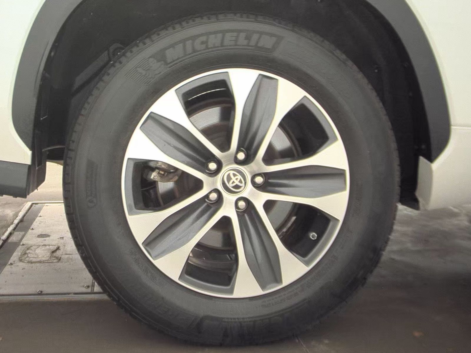 2022 Toyota Highlander XLE FWD