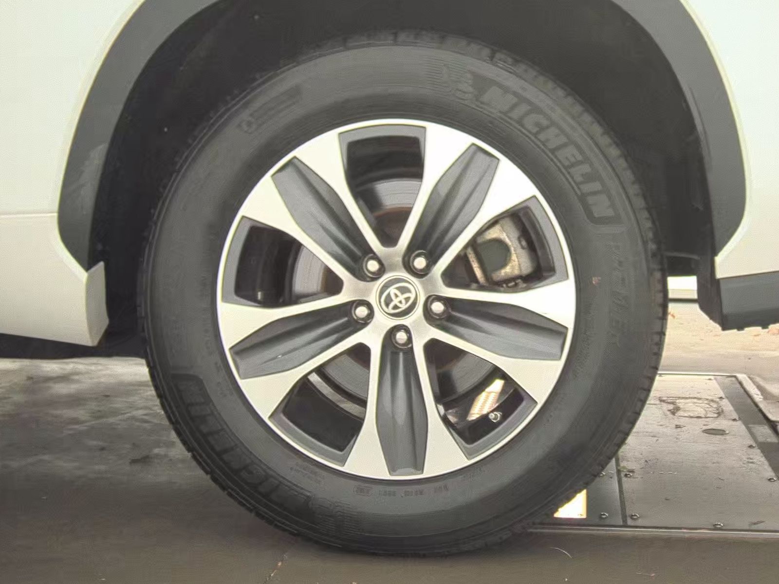 2022 Toyota Highlander XLE FWD