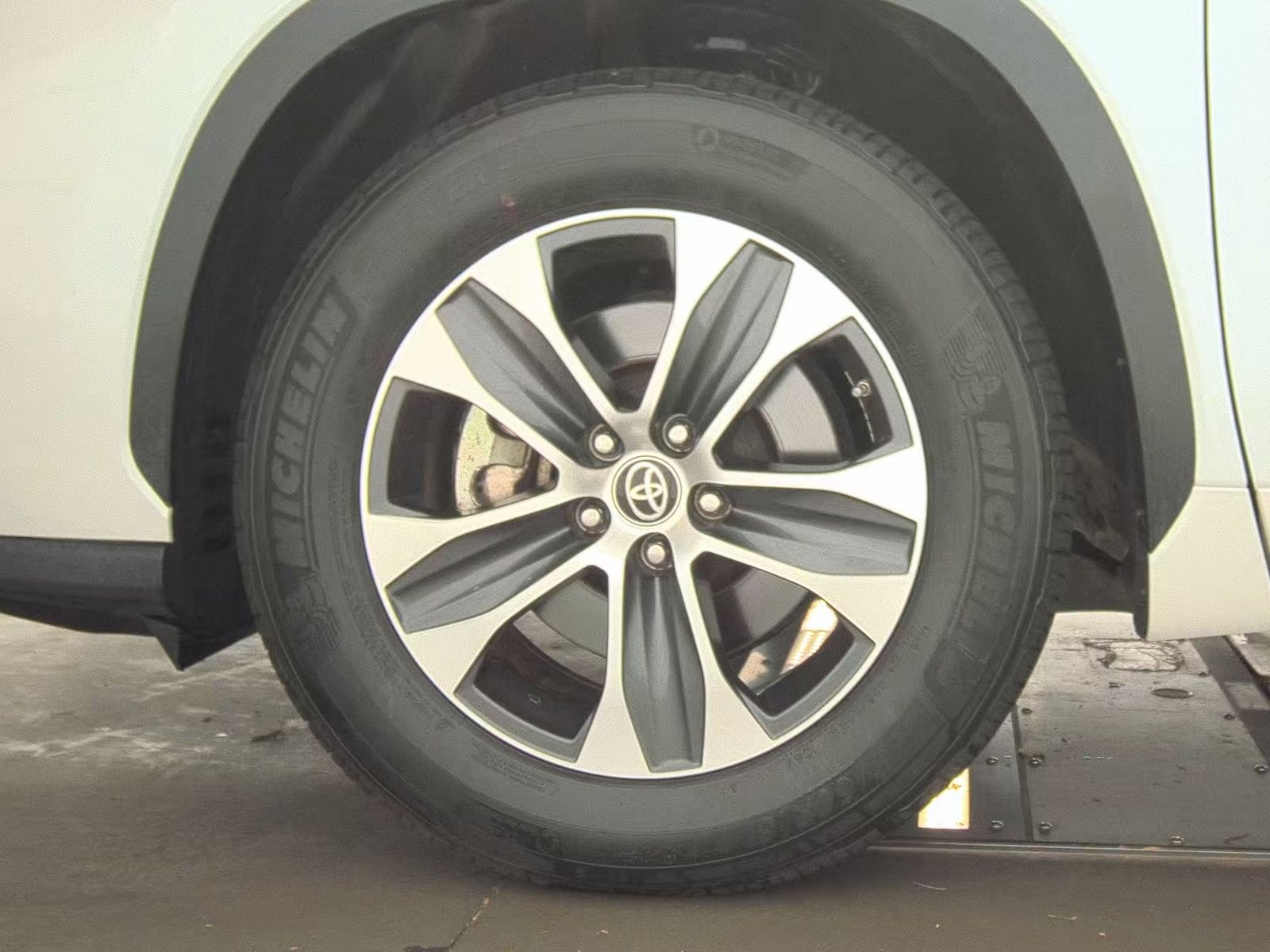 2022 Toyota Highlander XLE FWD