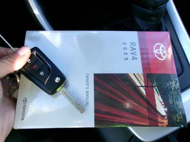 2025 Toyota RAV4 LE FWD