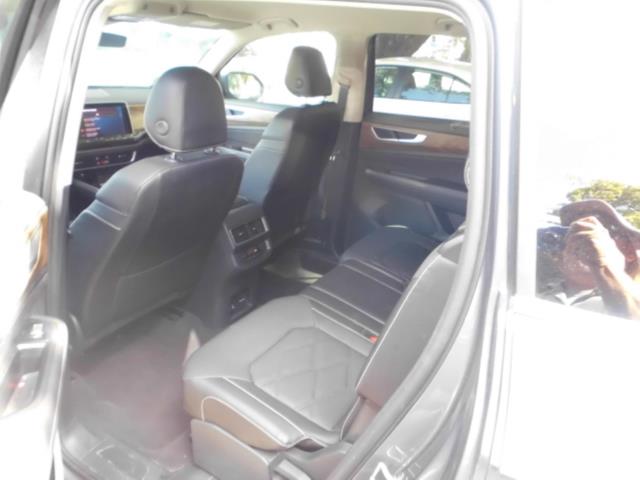 2025 Volkswagen Atlas 2.0T SE FWD