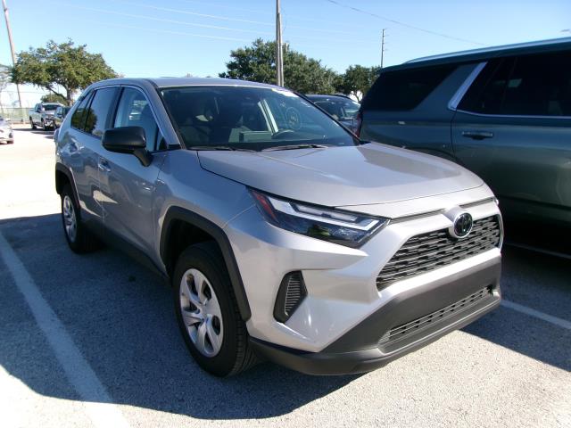 2025 Toyota RAV4 LE FWD