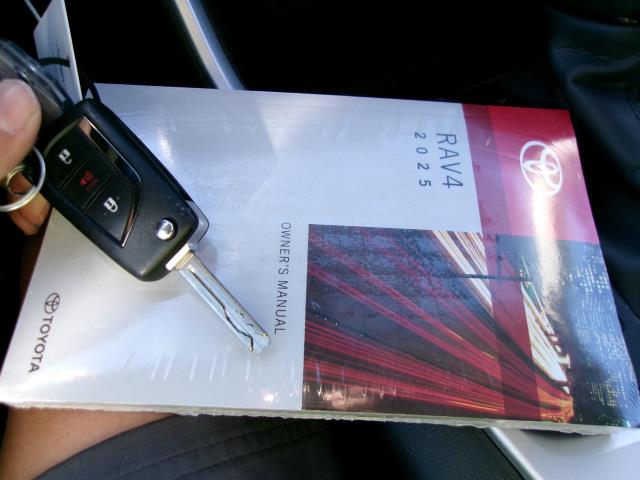 2025 Toyota RAV4 LE FWD