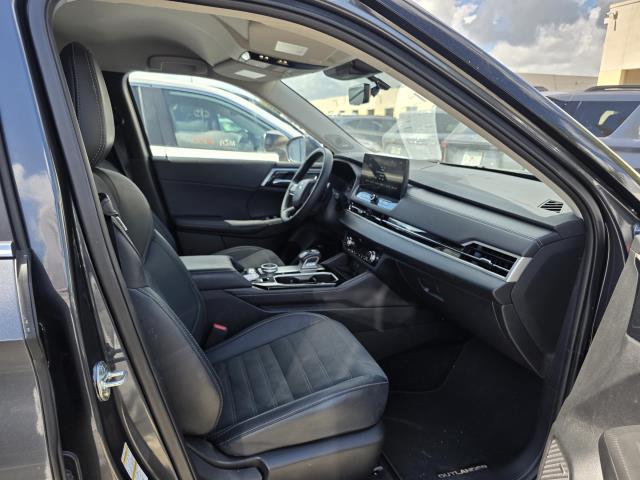 2025 Mitsubishi Outlander SE FWD